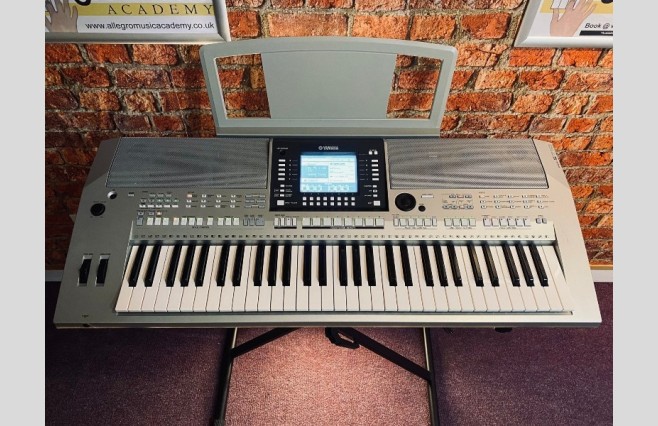 Used Yamaha PSR-S900 Keyboard - Image 1